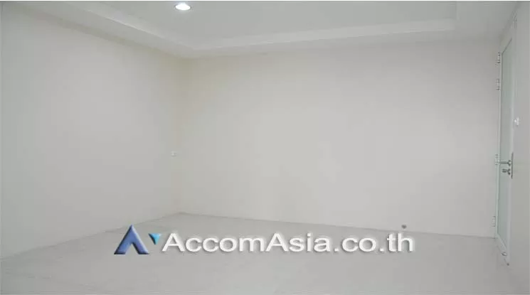 9  Office Space For Sale in Silom ,Bangkok BTS Sala Daeng AA13148